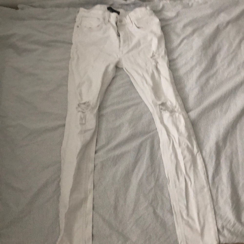White distressed jeans